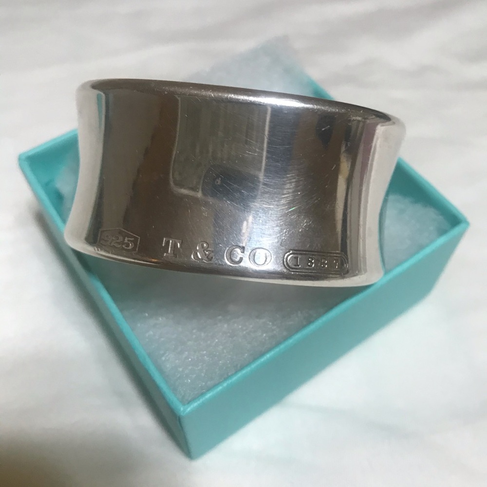 😍Authentic and beautiful TIFFANY & Co. retired bangle. - Picture 8 of 8